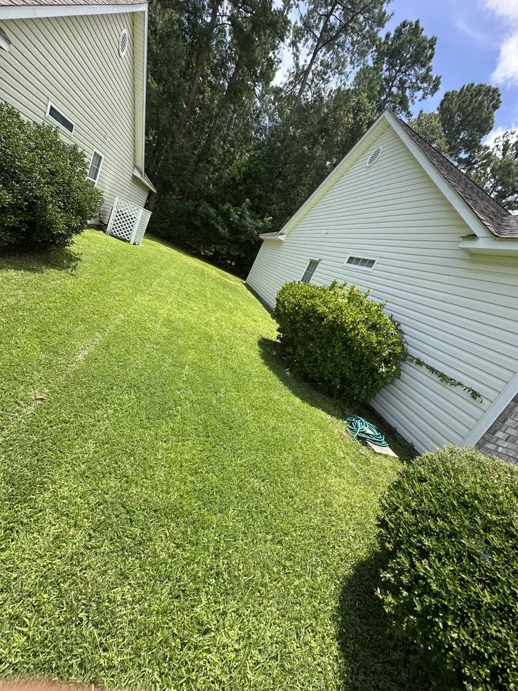 Expert yard maintenance for beautiful yards in Myrtle Beach, SC by Fresh Cut Lawns