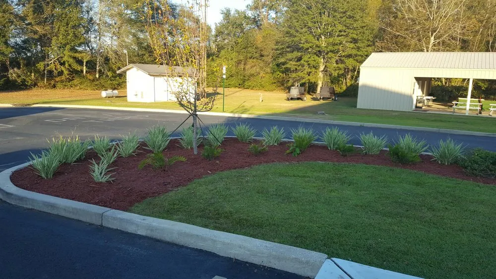 Professional yard cleanup service in Chipley, FL - Fresh Cut Lawns Plus