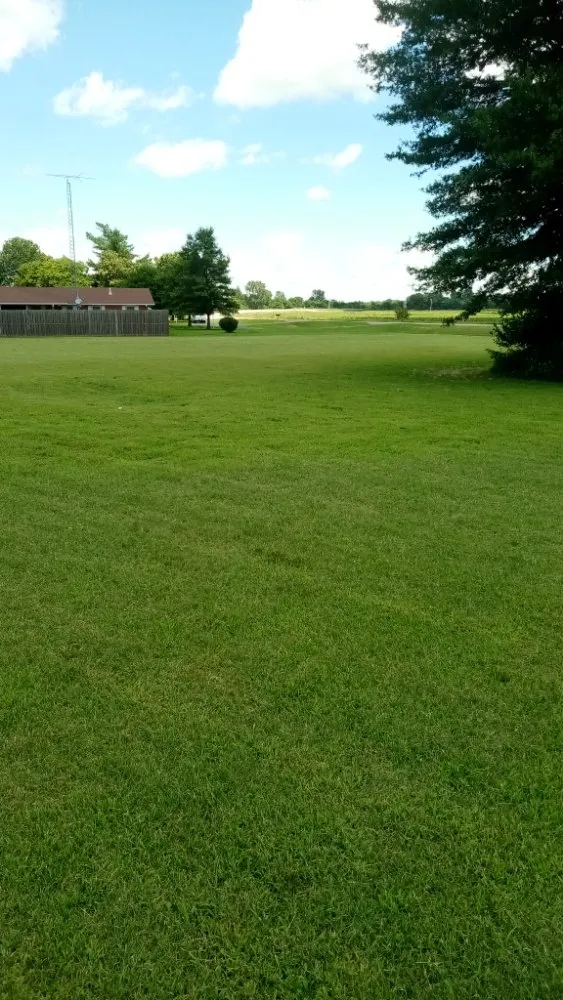 Top-rated lawn care service in Campbell, MO by Fresh Cut Mowing Service