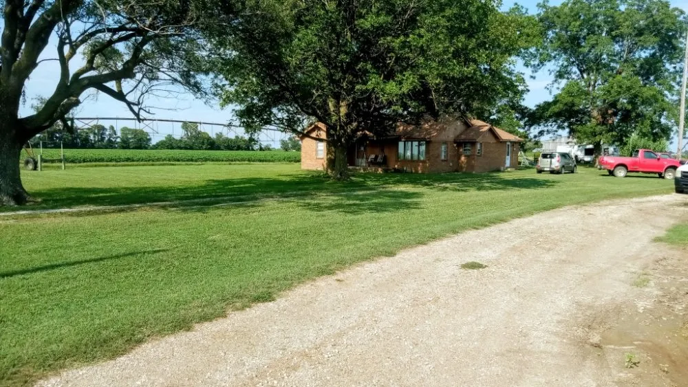 Top-rated lawn mowing service for homes across Campbell, MO - Fresh Cut Mowing Service