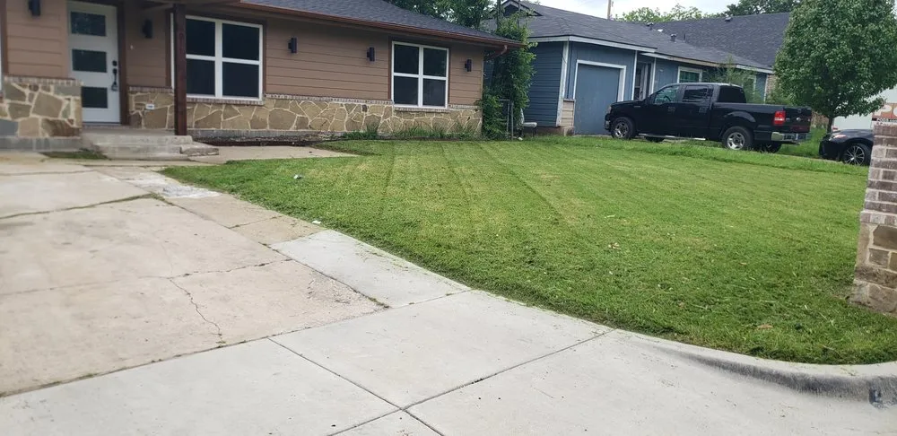 Reliable garden landscaping in Forest Hill, TX by Fresh Cuts