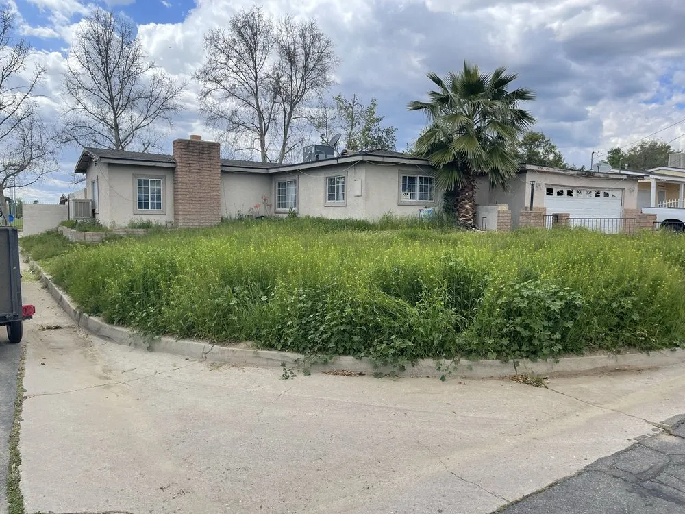 Reliable yard cleanup service in Rialto, CA by Fresh Cuts Landscape