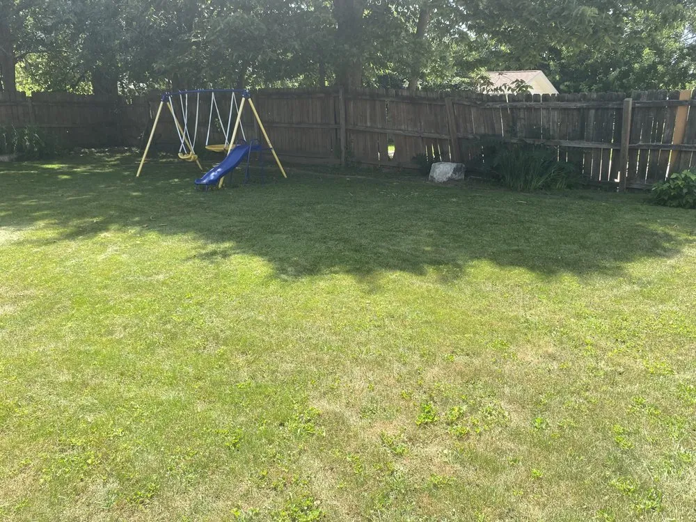 Expert lawn mowing service experts serving Peoria, IL - Fresh Cuts Lawn Care