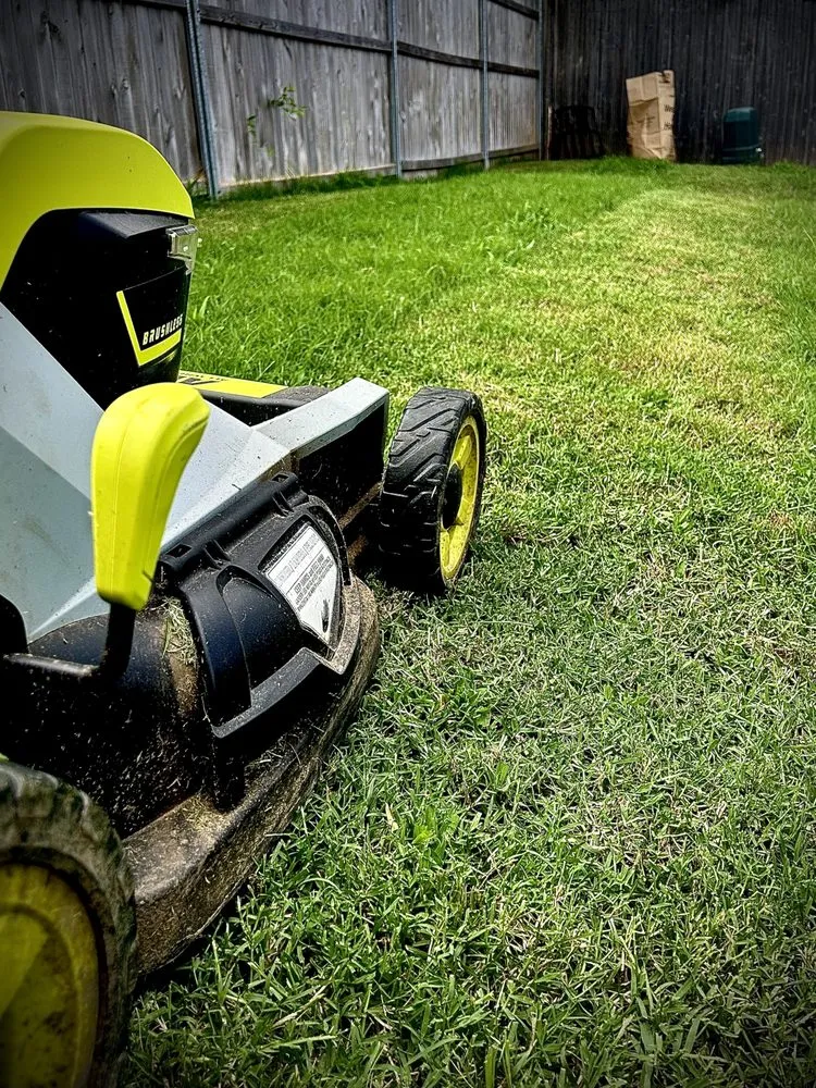 Local yard maintenance in Bixby, OK - Fresh Cuts Lawn Care Service