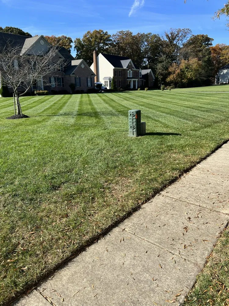 Expert lawn mowing service experts serving Gambrills, MD - Fresh Cutts
