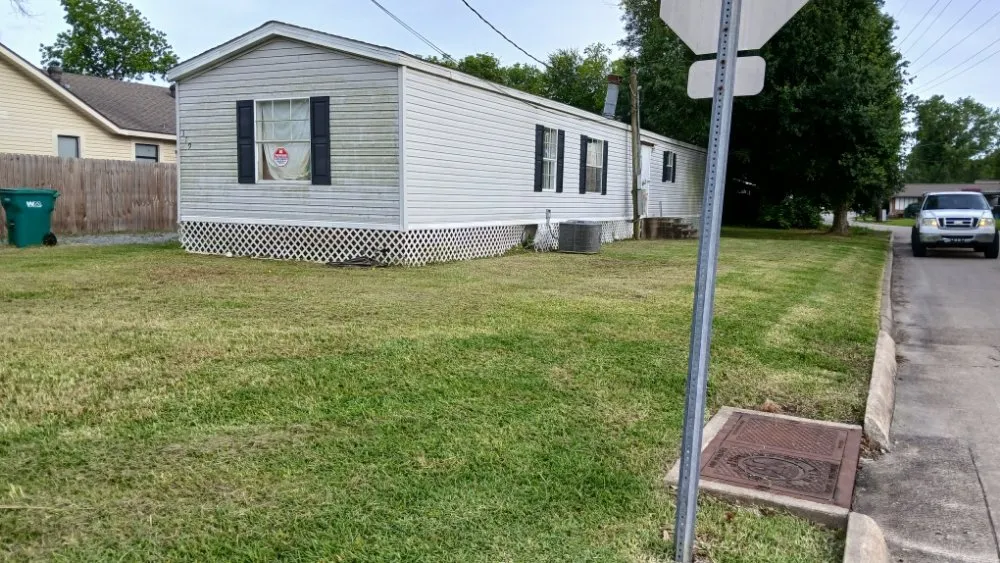 Custom yard cleanup service in Sulphur, LA - Fresh Cutz Lawn Care