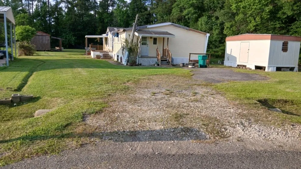 Top-rated landscaping services experts serving Sulphur, LA - Fresh Cutz Lawn Care