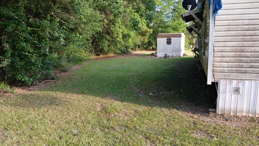 Trusted lawn mowing service for homes in Sulphur, LA by Fresh Cutz Lawn Care