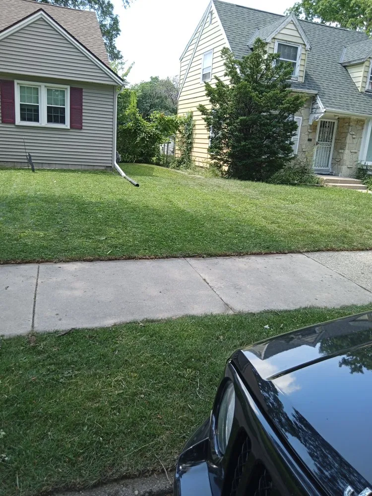 Local outdoor landscaping experts serving Milwaukee, WI - Fresh Cutz Lawn Service