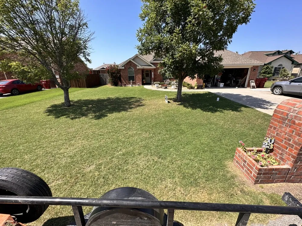 Local yard maintenance in Whitewright, TX - Fresh Cutz