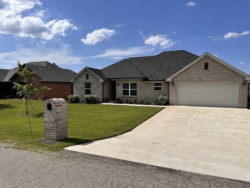 Expert residential landscaping experts serving Whitewright, TX - Fresh Cutz