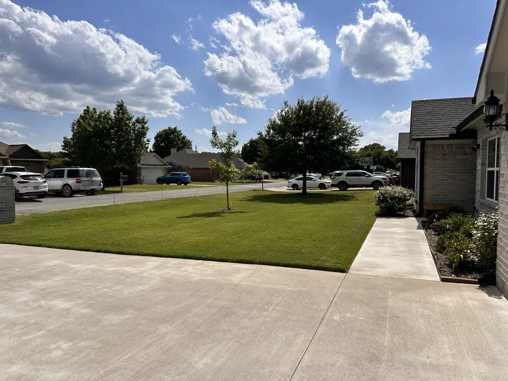 Expert lawn care service experts serving Whitewright, TX - Fresh Cutz