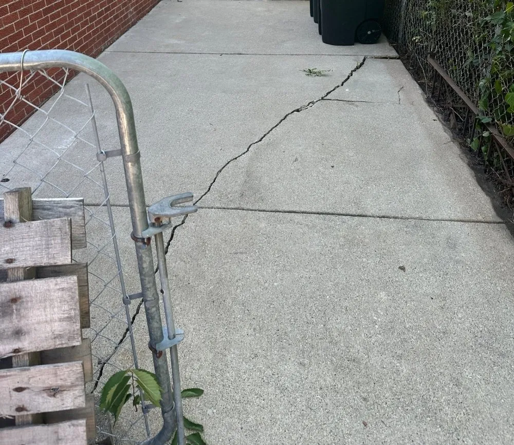 Professional lawn mowing service experts serving Livonia, MI - Fresh Edge Services