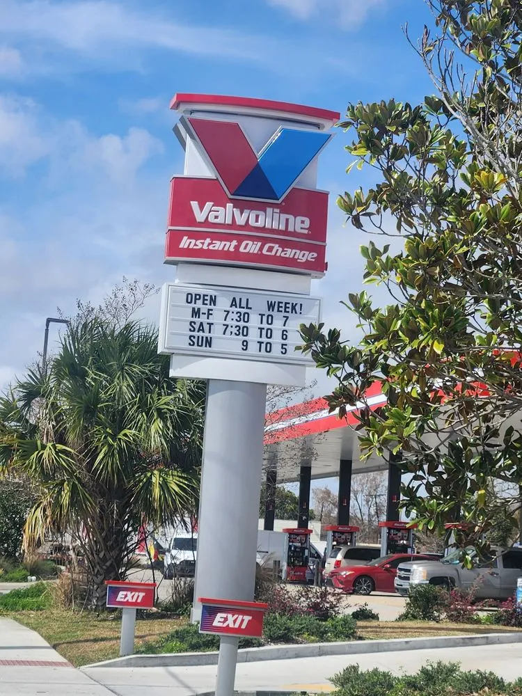 Professional garden landscaping in River Ridge, LA - Fresh Kutz Lawncare & Landscape