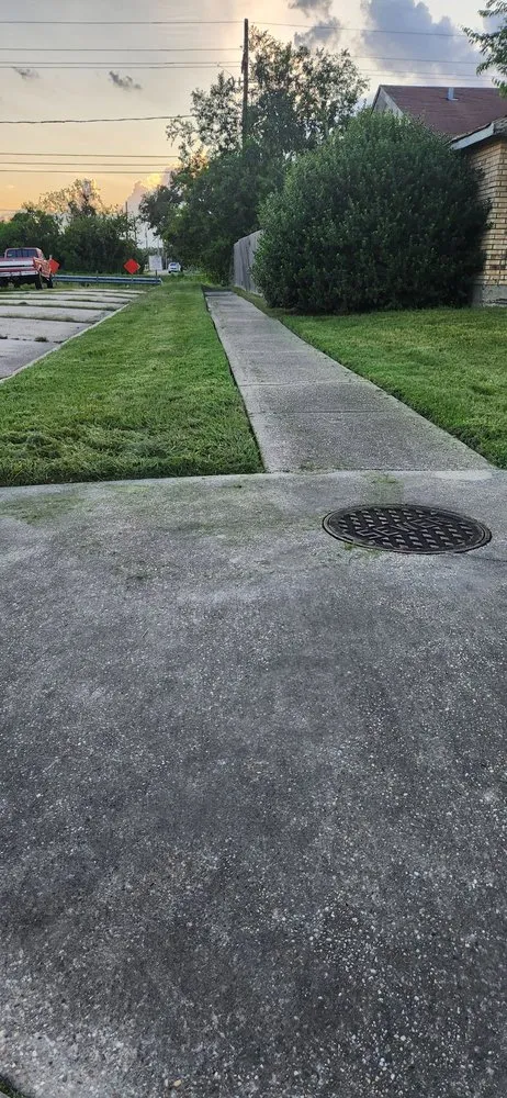 Custom garden landscaping experts serving River Ridge, LA - Fresh Kutz Lawncare & Landscape