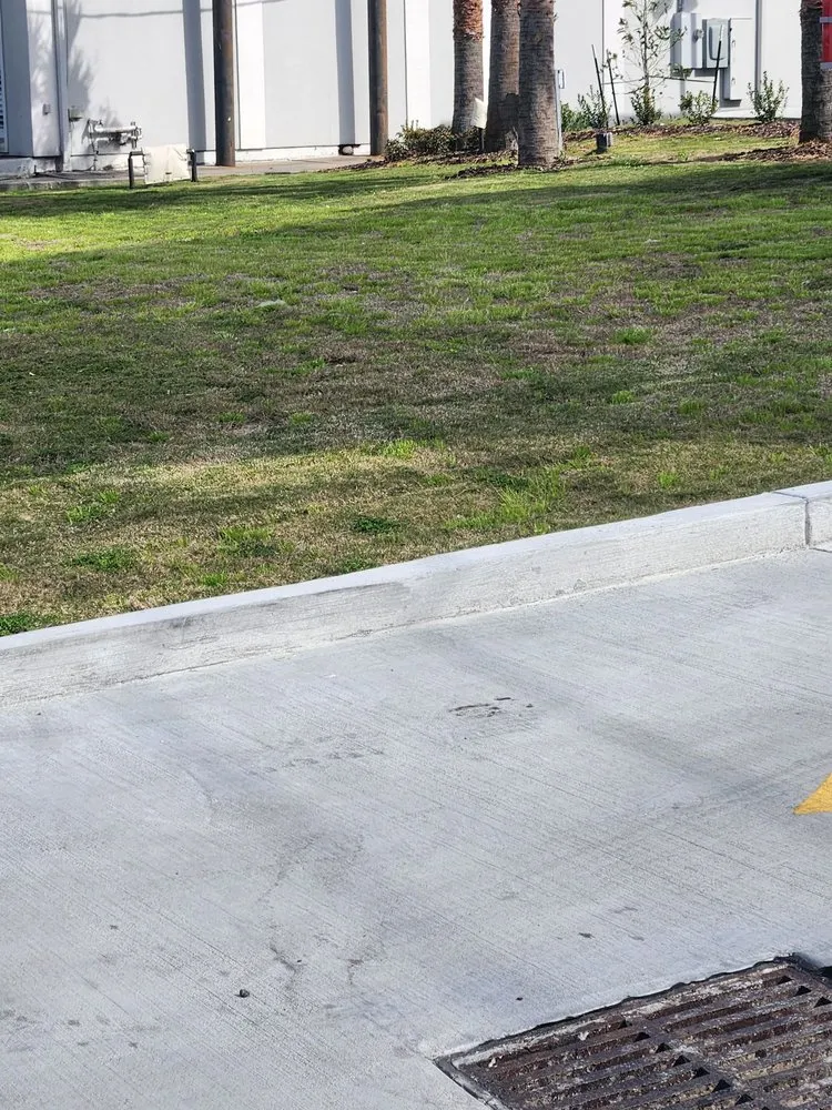 Reliable landscape installation with custom design in River Ridge, LA by Fresh Kutz Lawncare & Landscape