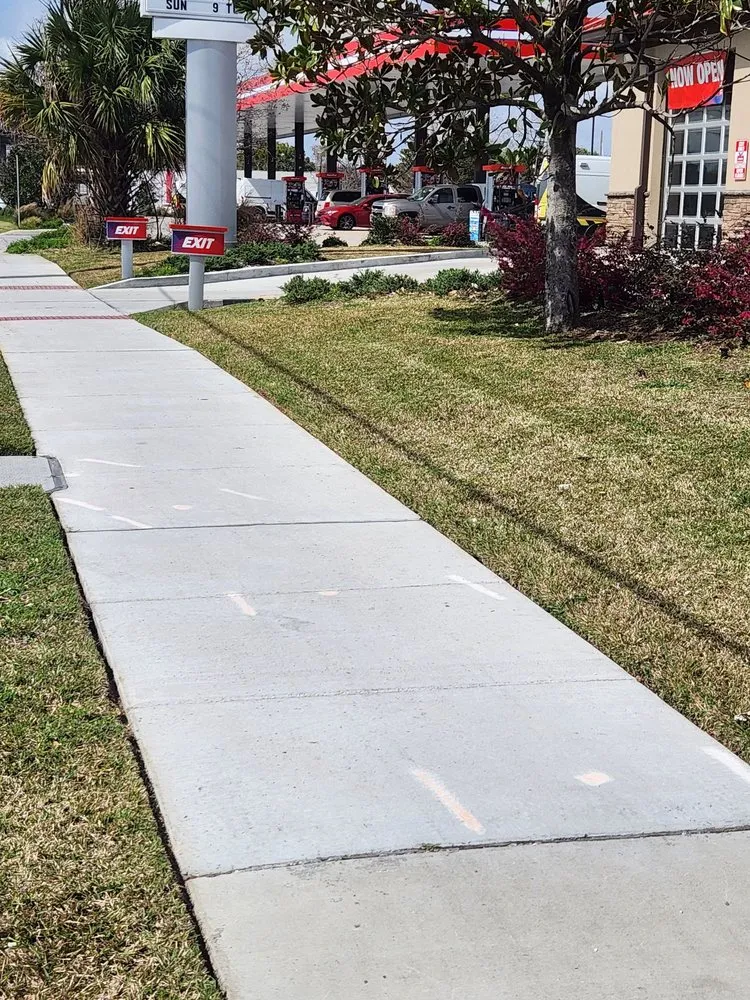 Affordable residential landscaping for homes across River Ridge, LA - Fresh Kutz Lawncare & Landscape