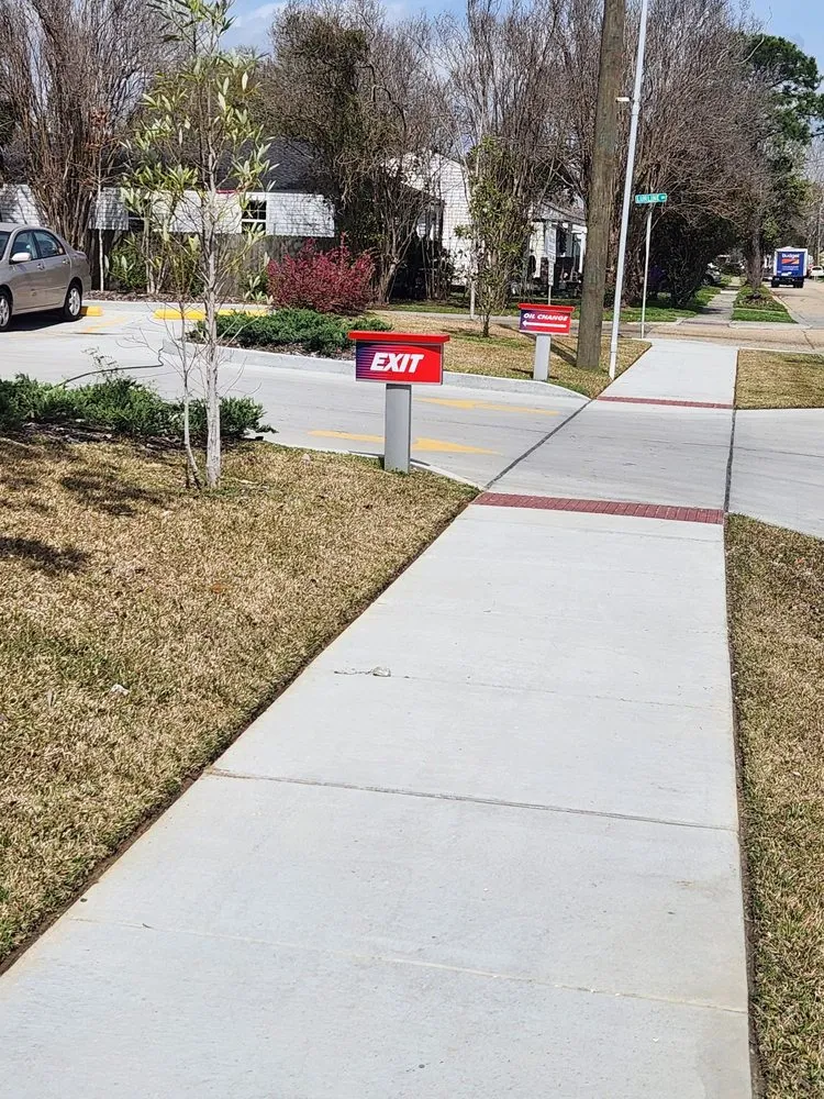 Reliable garden landscaping in River Ridge, LA by Fresh Kutz Lawncare & Landscape