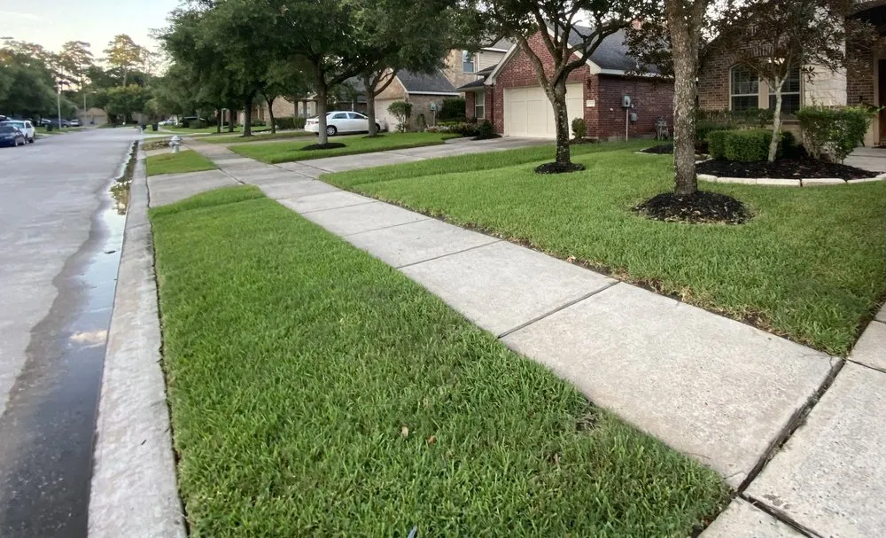 Custom yard maintenance with custom design across Houston, TX - Fresh Lawn