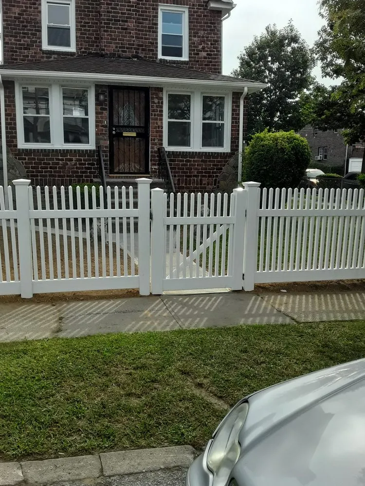 Local yard maintenance in Jamaica, NY by Fresh Lawns & Tree Service