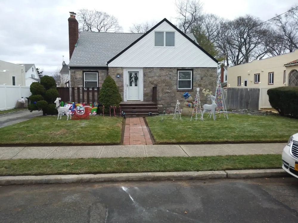 Top-rated yard maintenance for residential properties in Jamaica, NY by Fresh Lawns & Tree Service