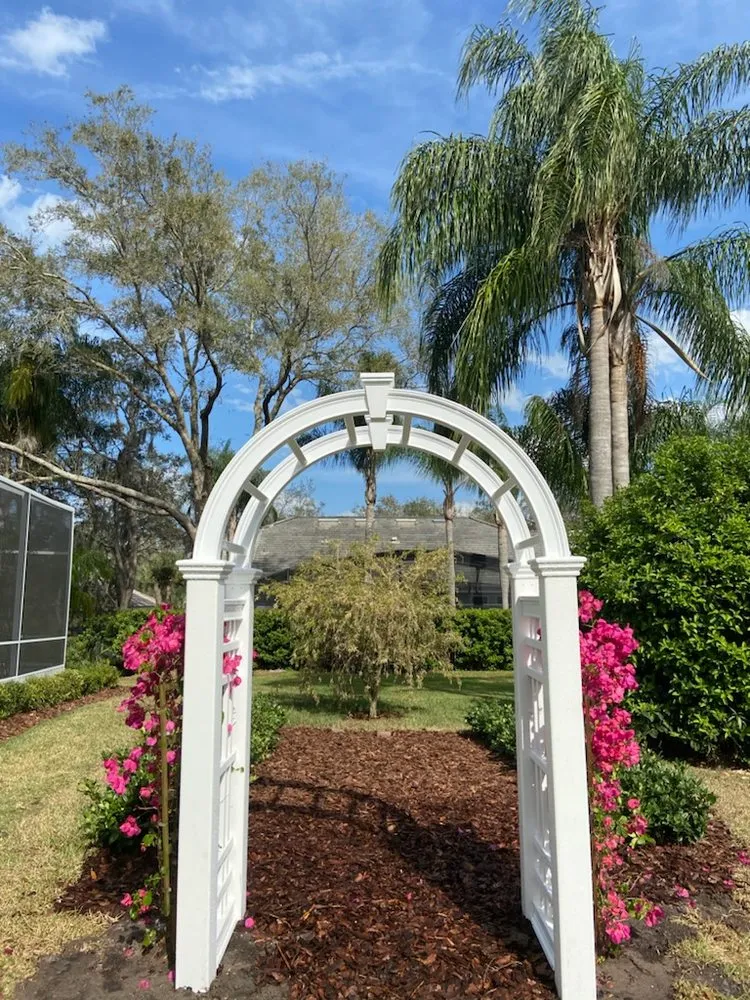 Custom garden landscaping for homes across Orlando, FL - Fresh Look Landscaping & Maintenance