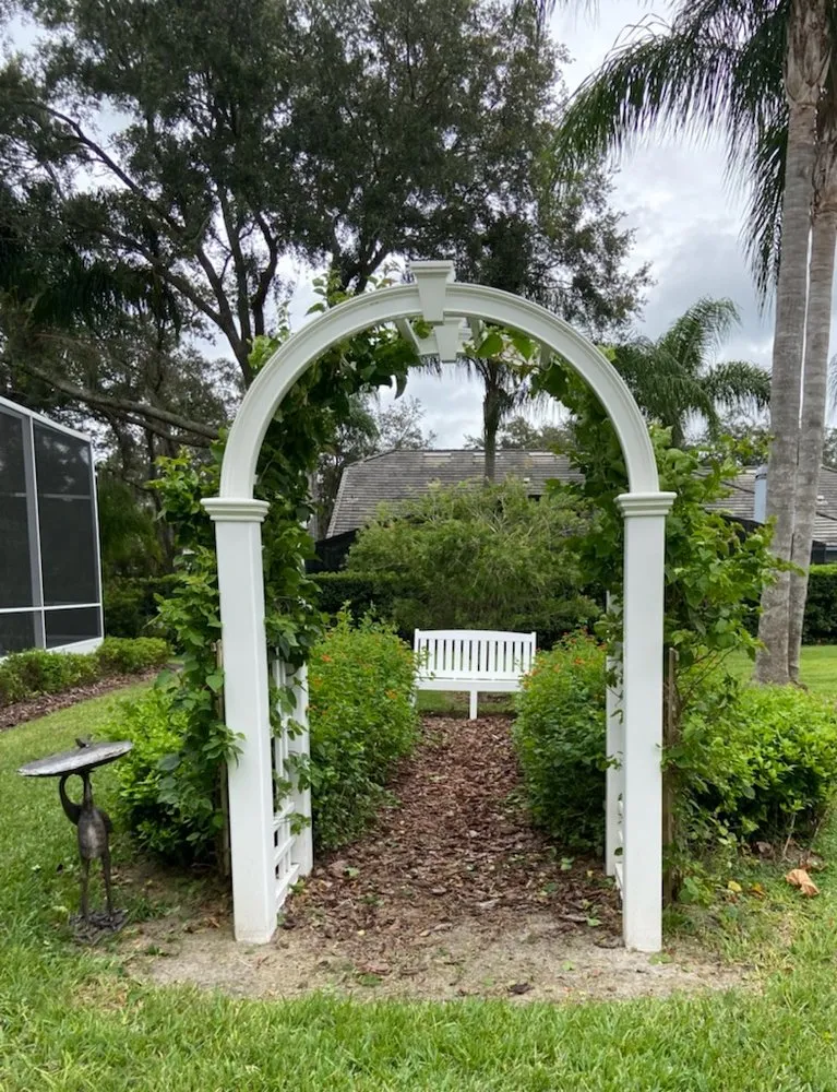 Custom lawn care service near you in Orlando, FL by Fresh Look Landscaping & Maintenance