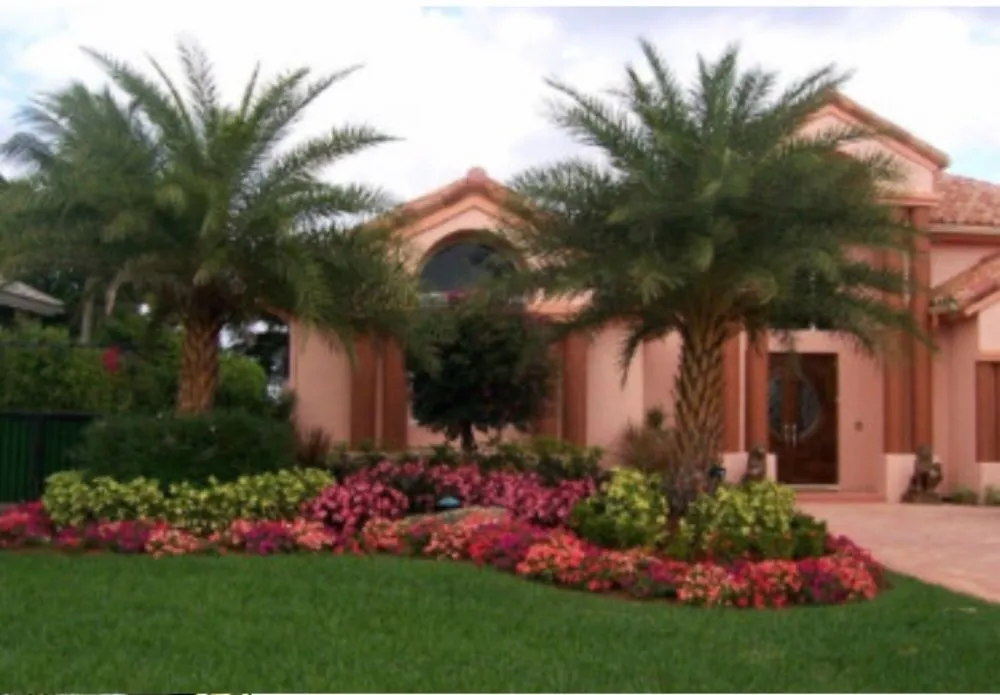 Custom outdoor landscaping in Orlando, FL by Fresh Look Landscaping & Maintenance