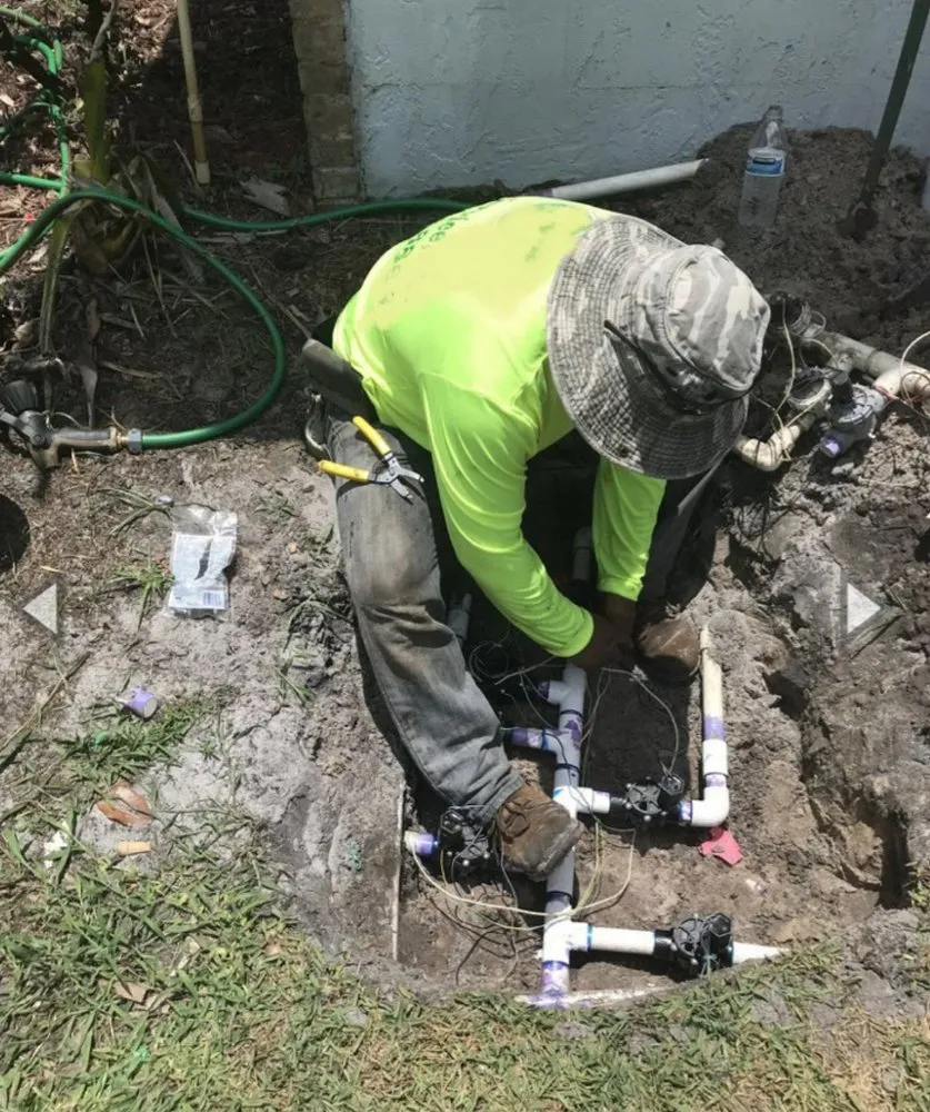 Top-rated yard cleanup service for year-round maintenance in Orlando, FL by Fresh Look Landscaping & Maintenance