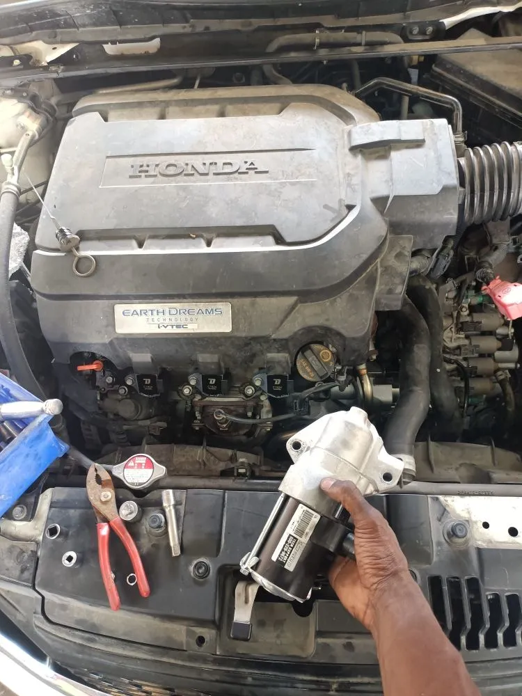 Trusted lawn mowing service for residential properties in Baton Rouge, LA by Fresh Maintenance