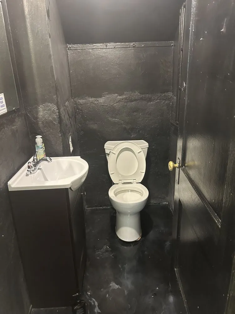 Affordable garden landscaping in Fredericksburg, VA by Fresh Roots by Emi and Ellie