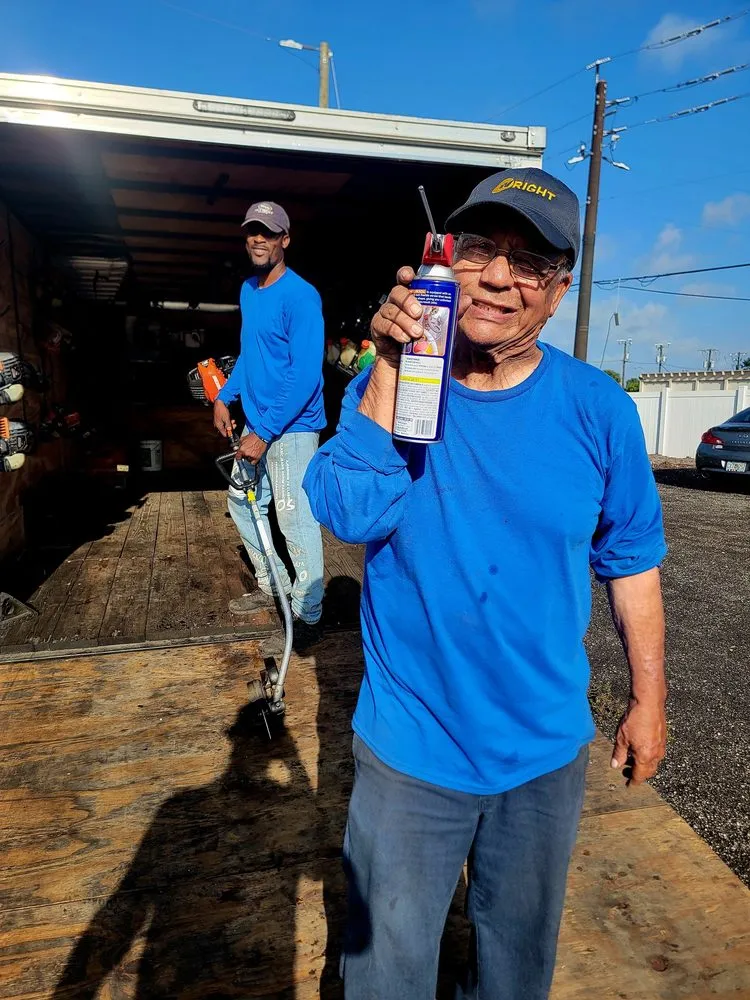 Local yard maintenance in West Palm Beach, FL by Fresh Start Maintenance