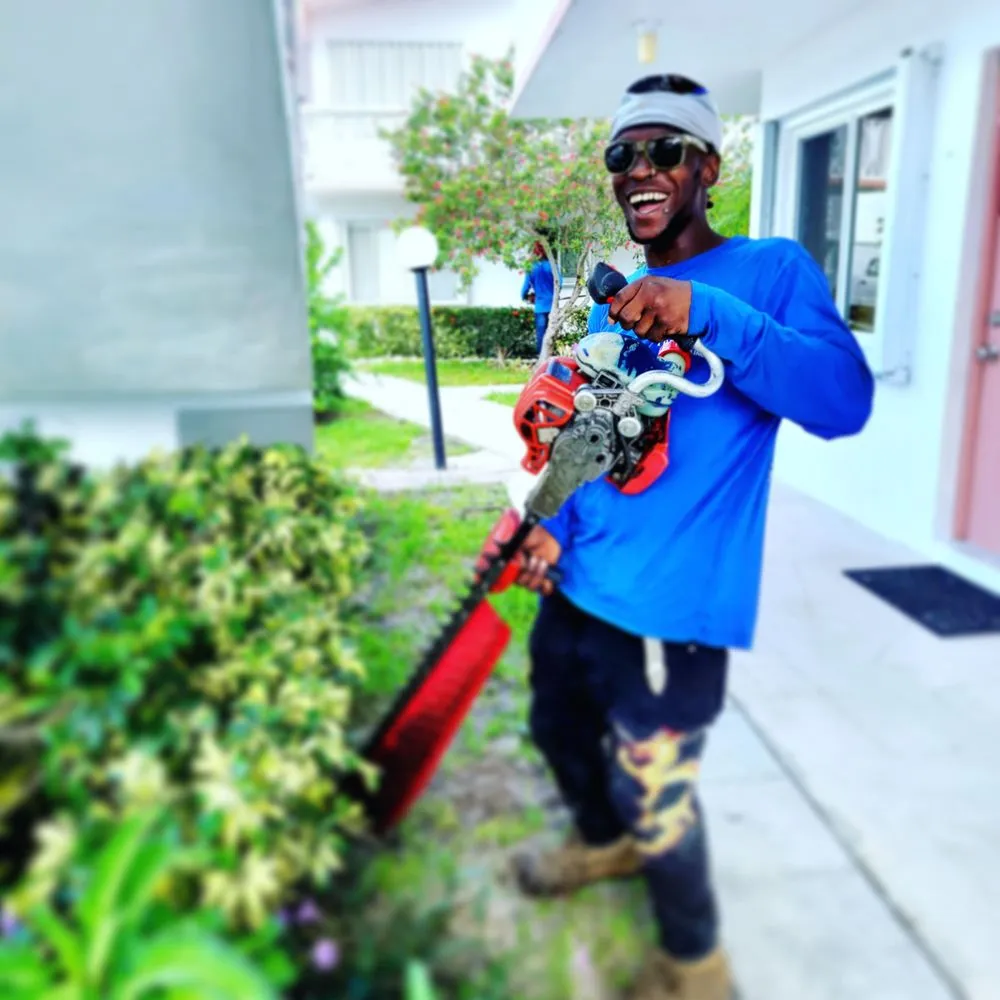 Affordable outdoor landscaping for residential properties across West Palm Beach, FL - Fresh Start Maintenance