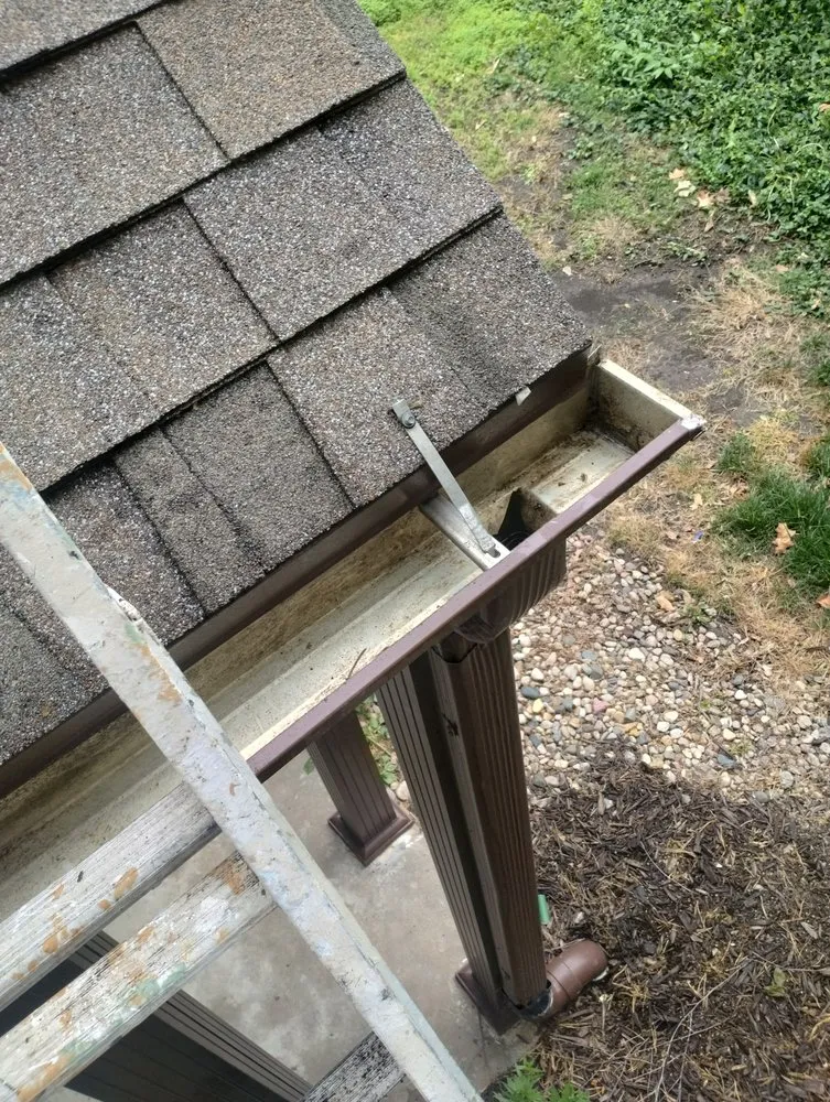 Affordable yard cleanup service experts serving Lincoln, NE - Fresh Start Painting