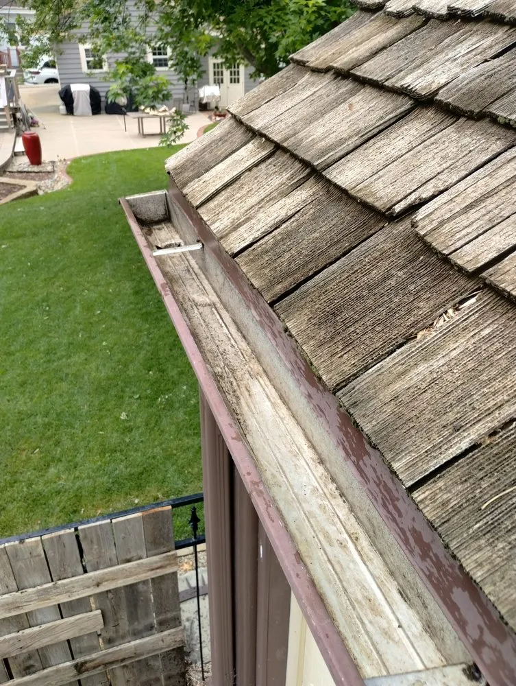 Top-rated lawn mowing service in Lincoln, NE - Fresh Start Painting