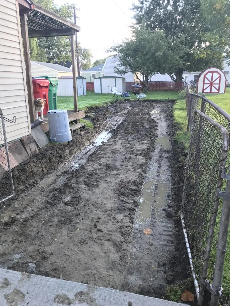 Expert yard cleanup service in Utica, MI by Fresh Water Landscaping & Design's