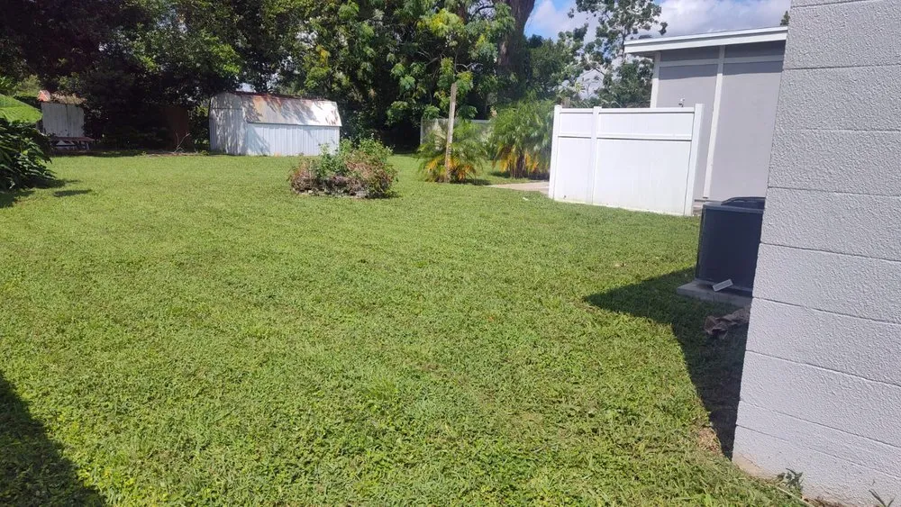 Affordable yard maintenance in Azalea Park, FL by FreshCutz Lawnscaping
