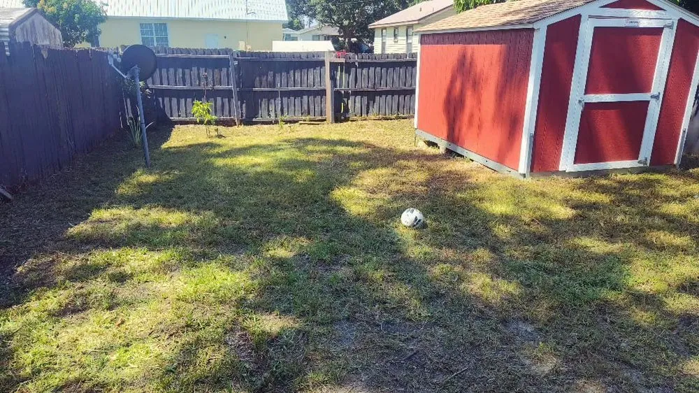 Professional lawn care service experts serving Azalea Park, FL - FreshCutz Lawnscaping