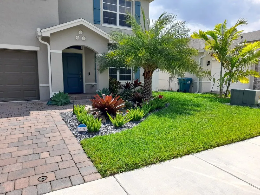 Top-rated yard cleanup service experts serving Azalea Park, FL - FreshCutz Lawnscaping