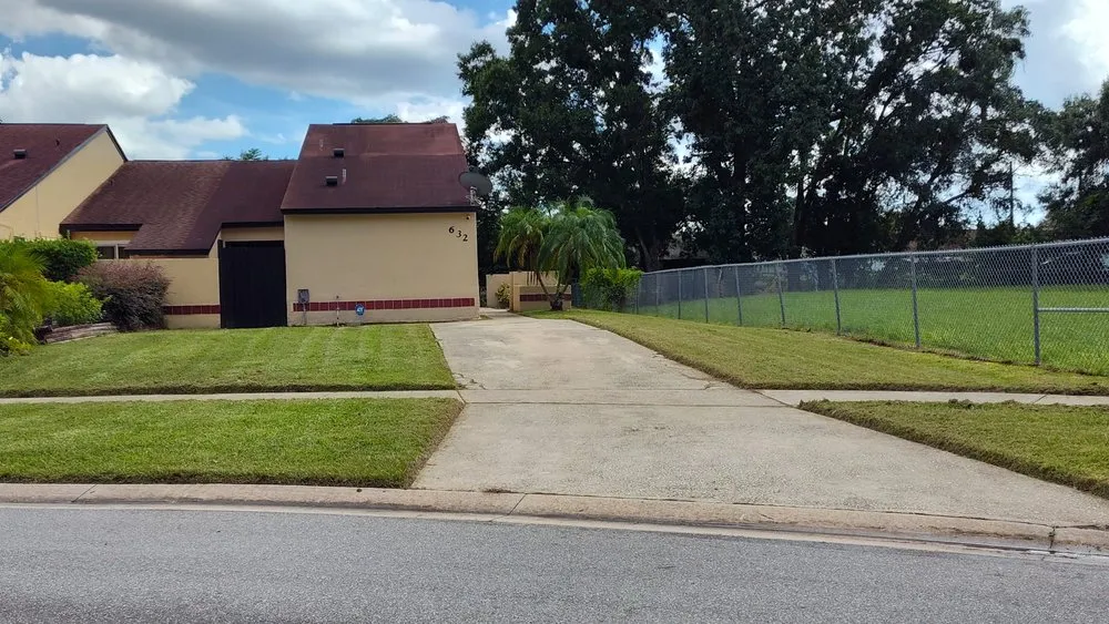 Professional residential landscaping in Azalea Park, FL - FreshCutz Lawnscaping