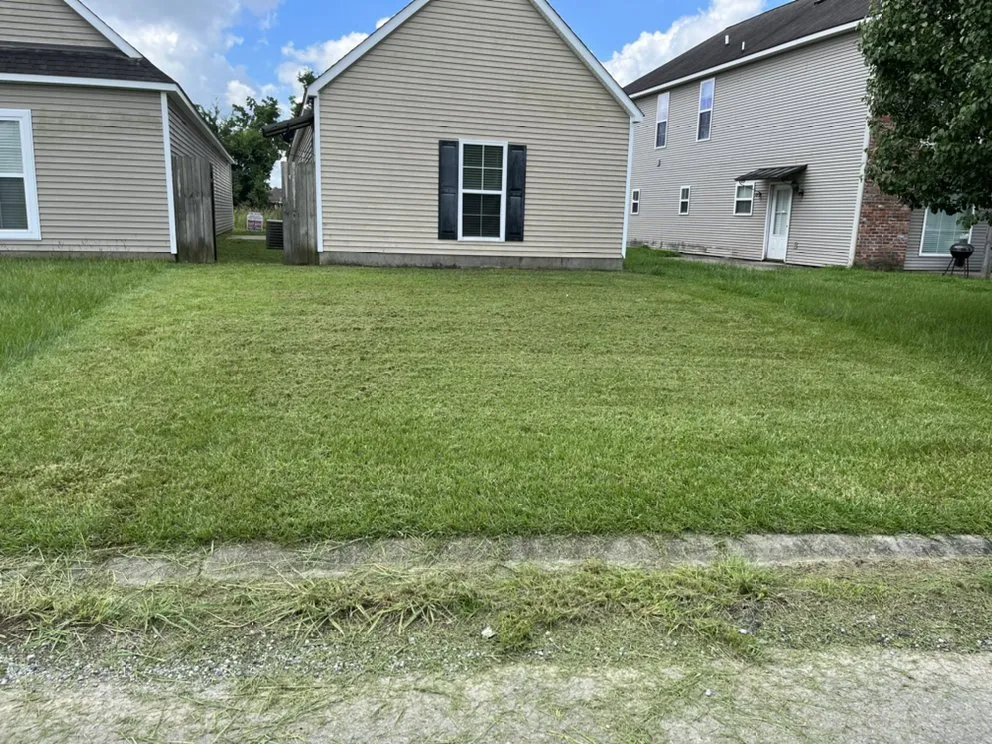 Trusted landscaping services in Gonzales, LA - Freshly Cut Lawn Care Services