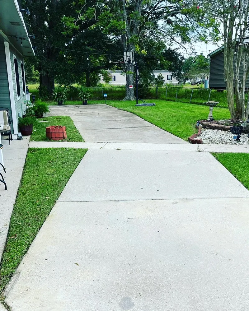 Professional yard cleanup service experts serving Gonzales, LA - Freshly Cut Lawn Care Services