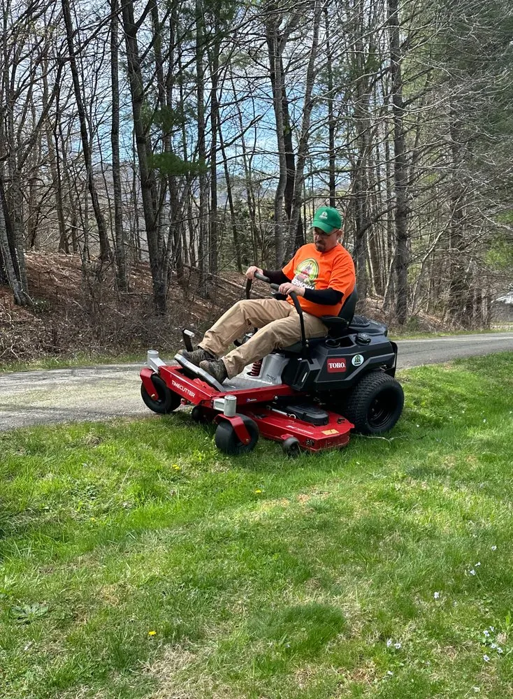 Expert yard cleanup service in West Jefferson, NC - FreshMow Lawn Services