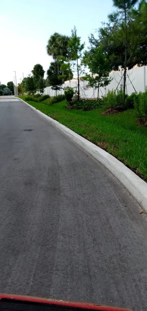 Professional outdoor landscaping in Delray Beach, FL by Fresnel’s Landscaping Services