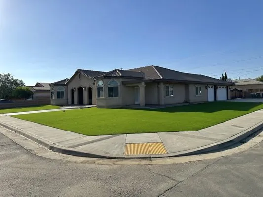 Fresno Turf Supply Logo