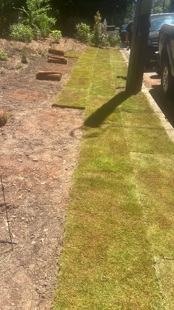 Expert garden landscaping in Atlanta, GA by Friendly Robles