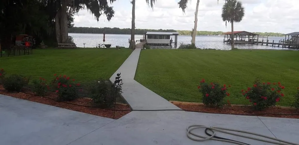Affordable yard cleanup service for residential properties in Fruitland, FL by Friendly's Lawn service