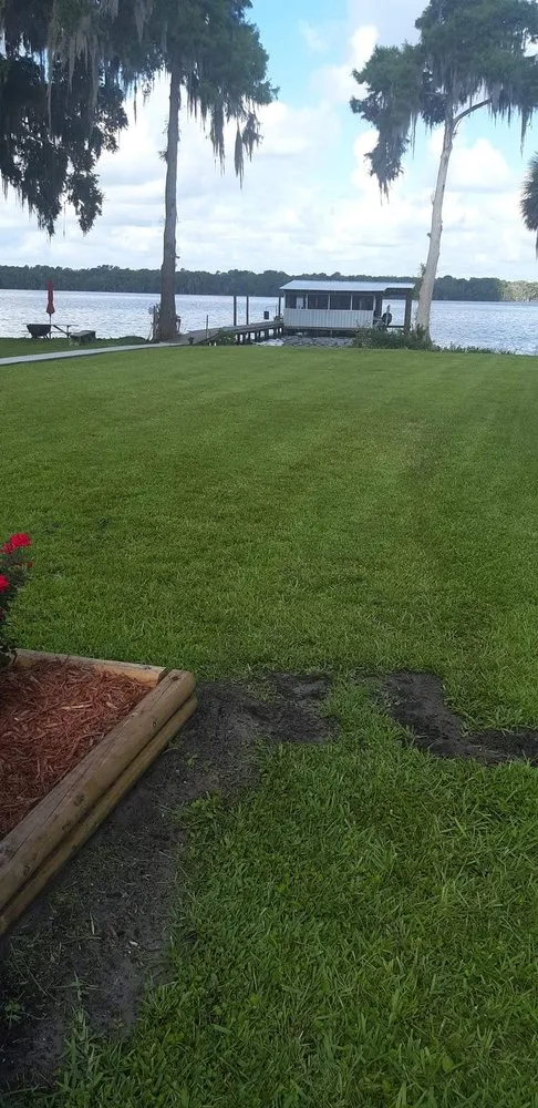 Expert garden landscaping in Fruitland, FL by Friendly's Lawn service