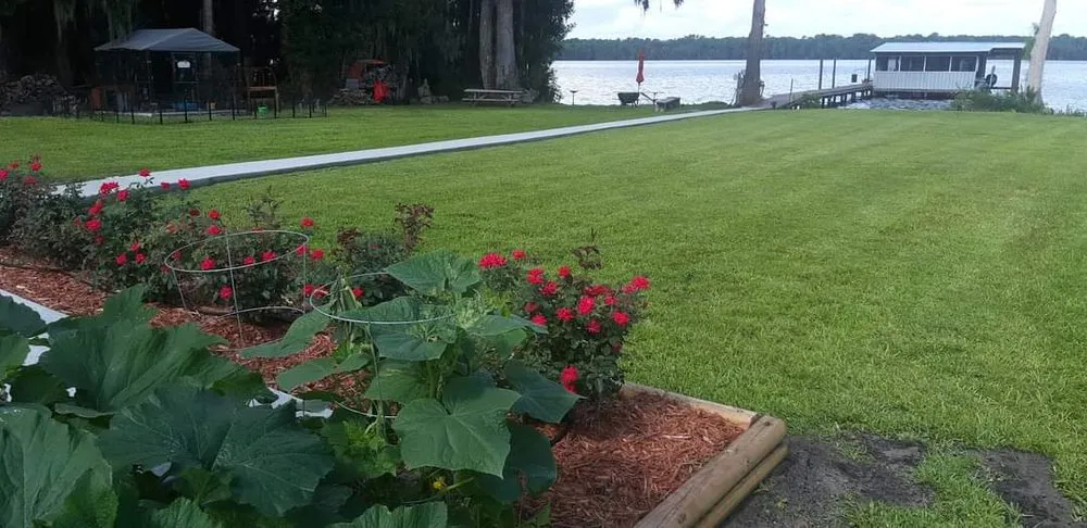 Custom residential landscaping experts serving Fruitland, FL - Friendly's Lawn service