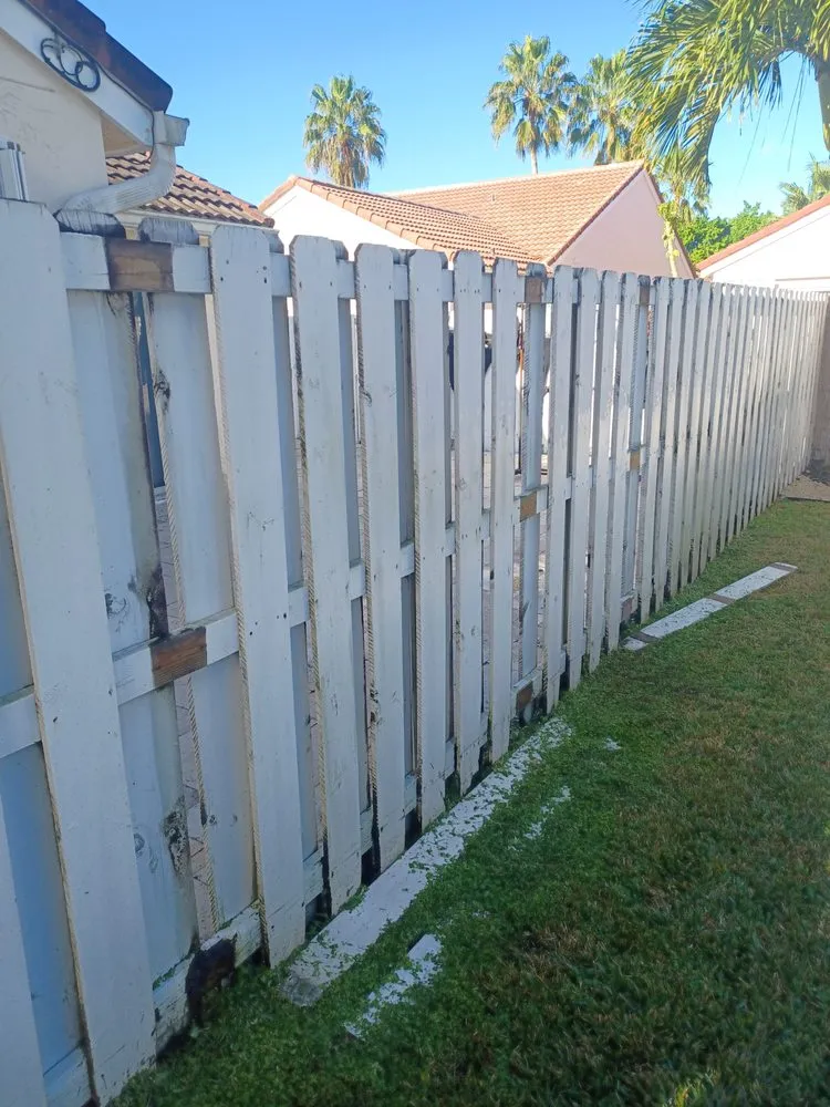 Local lawn mowing service experts serving Miami, FL - Friends Lawn Service